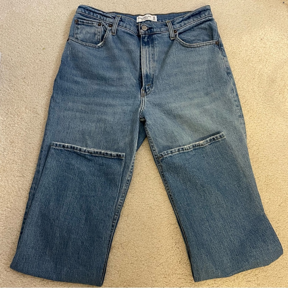 Abercrombie + Fitch “The 90s Straight Ultra High rise jeans” size 10/30